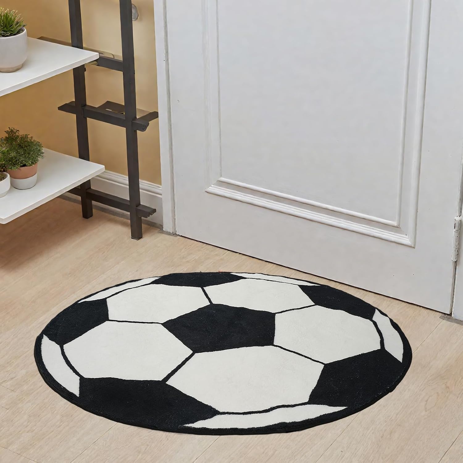 ぬいぐるみのような丸いサッカーボールデザインのエリアラグ、黒 - Home Bathroom Door Design のレビューと価格